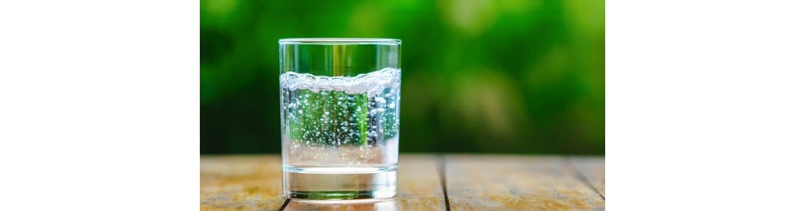 Газирана вода: Ползи, рискове и приложение в ежедневието