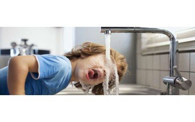 Защо Изворната вода е подходяща за вашите деца